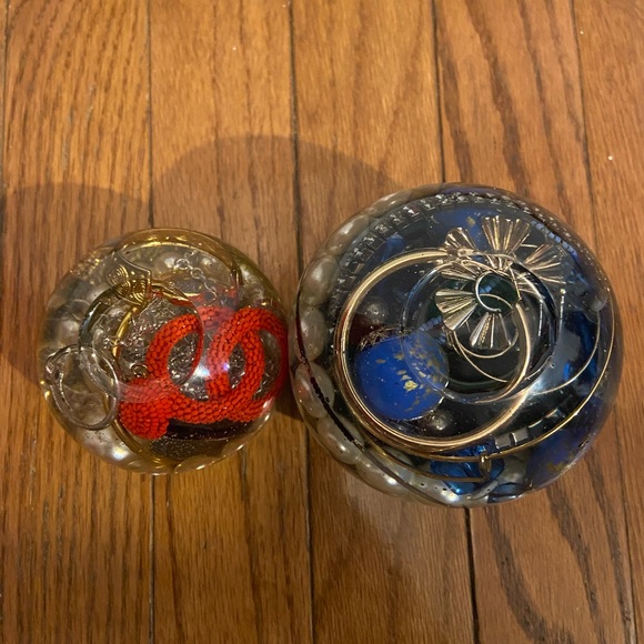 Handmade Pair of Epoxy Resin Jewelry Orb Tea-light Holders - Picture 6 of 13